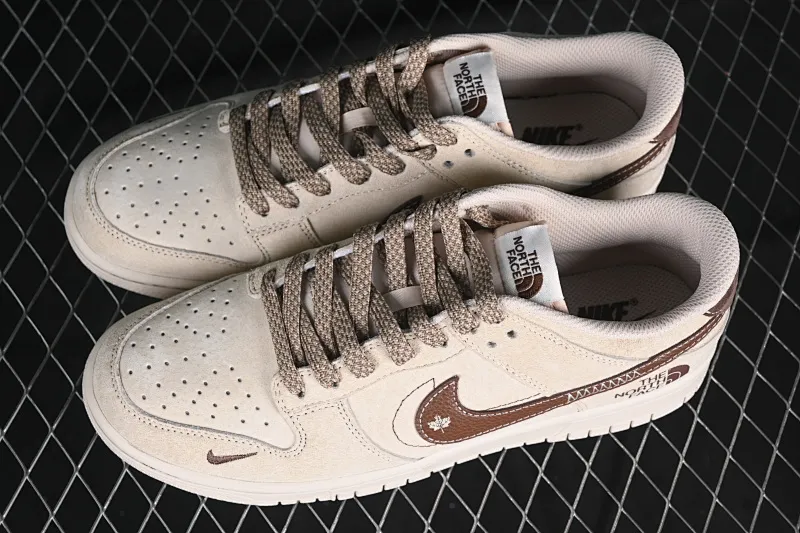All Categories Nk SB Dunk Series Nk SB Dunk Low High-end Customized Low-top Sneakers Nk SB Dunk Low North Face Snake Year Co-branded Pig Eight Coffee Hook Anniversary High-end Customized Low-top Casual Sneakers DJ2024-086